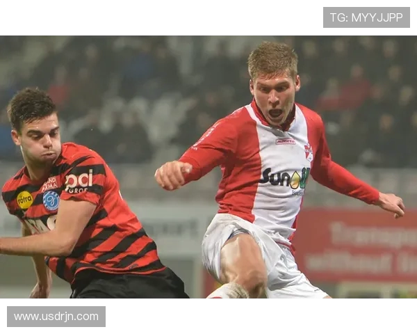 埃门与芬洛激战正酣球迷期待精彩进球与逆转时刻